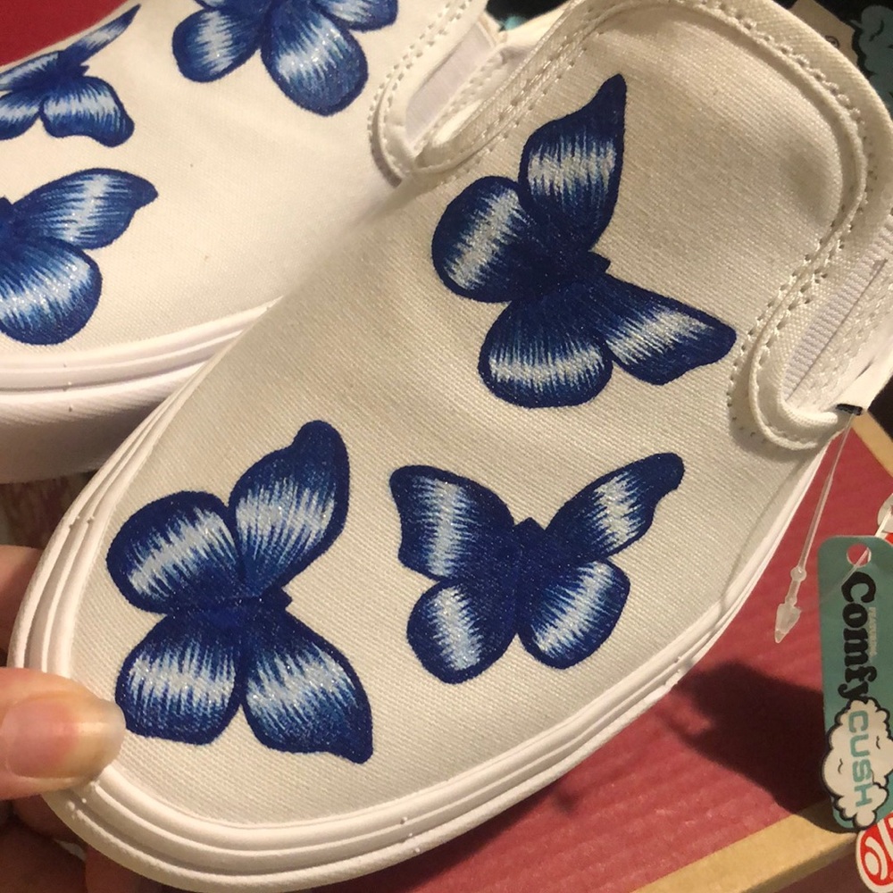 Custom Vans - Picture 4 of 5